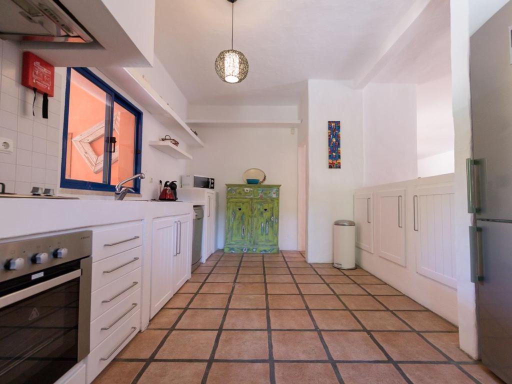 Lotus Verde - Spacious 6 Bedroom In Aroeira - Pool Table And Private Pool *