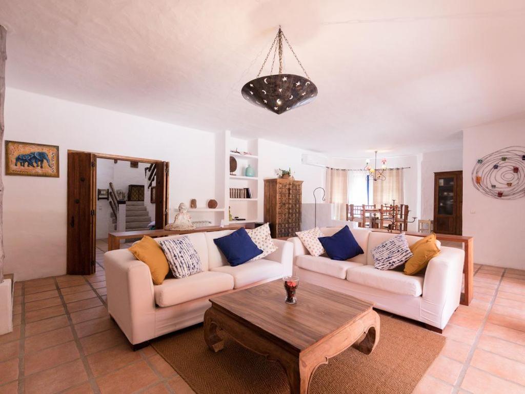 Lotus Verde - Spacious 6 Bedroom In Aroeira - Pool Table And Private Pool