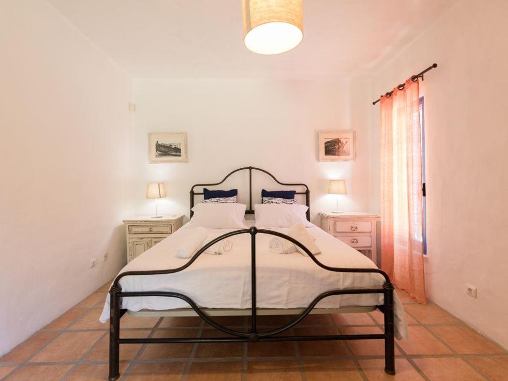 Lotus Verde - Spacious 6 Bedroom In Aroeira - Pool Table And Private Pool Villa