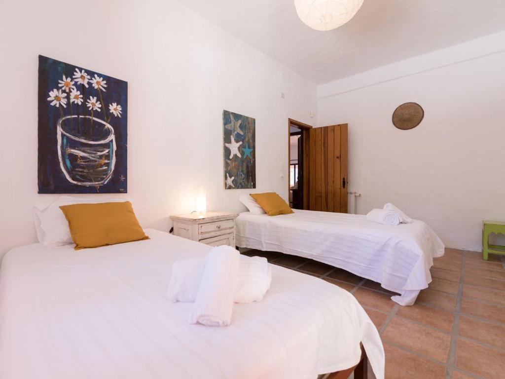 Villa Lotus Verde - Spacious 6 Bedroom In Aroeira - Pool Table And Private Pool *