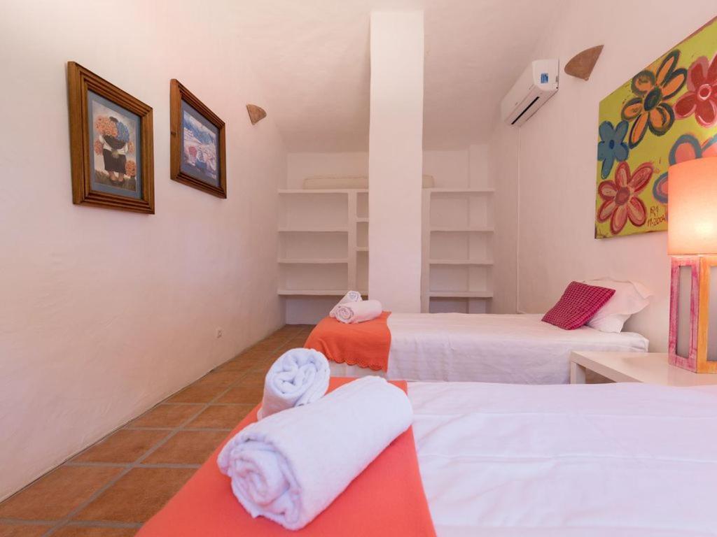 Villa Lotus Verde - Spacious 6 Bedroom In Aroeira - Pool Table And Private Pool Lisbon