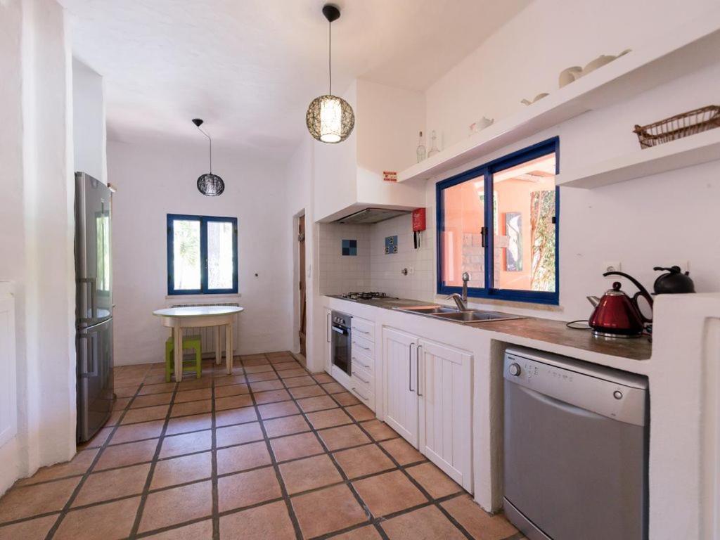 Lotus Verde - Spacious 6 Bedroom In Aroeira - Pool Table And Private Pool *